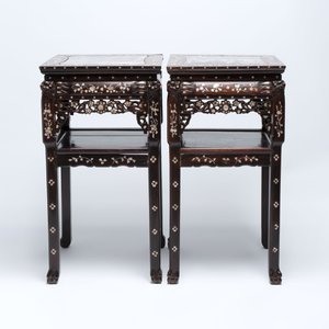 A pair of Chinese hongmu two-tier stands with marble top and mother-of-pearl inlay, Canton, 19th C. — 照片 6