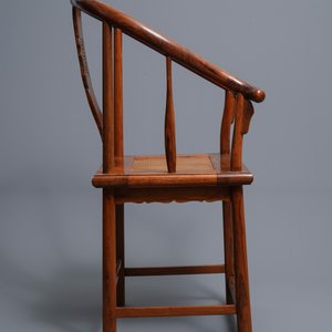 A pair of Chinese huanghuali wood chairs, Republic, 20th C. — 照片 3