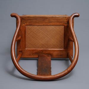 A pair of Chinese huanghuali wood chairs, Republic, 20th C. — 照片 6
