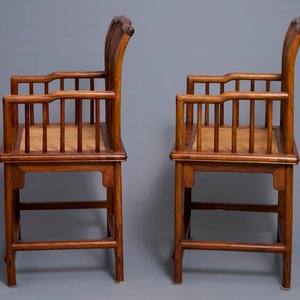 A pair of Chinese huanghuali wood chairs, Republic — 照片 4