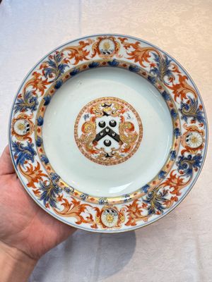 A pair of Chinese Imari-style armorial plates with the arms of Walker for the English market, Kangxi, ca. 1712 — photo 11