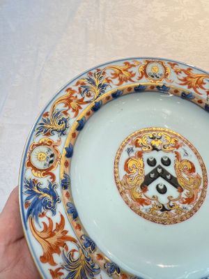 A pair of Chinese Imari-style armorial plates with the arms of Walker for the English market, Kangxi, ca. 1712 — photo 12