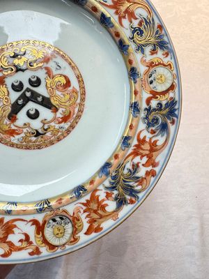 A pair of Chinese Imari-style armorial plates with the arms of Walker for the English market, Kangxi, ca. 1712 — photo 14