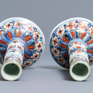 A pair of Chinese Imari-style candlesticks after European silver models, Kangxi — 照片 6