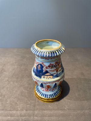 A pair of Chinese Imari-style casters or vases with gilt bronze mounts, Kangxi — foto 12