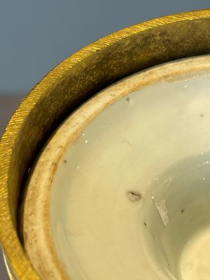 A pair of Chinese Imari-style casters or vases with gilt bronze mounts, Kangxi — foto 9