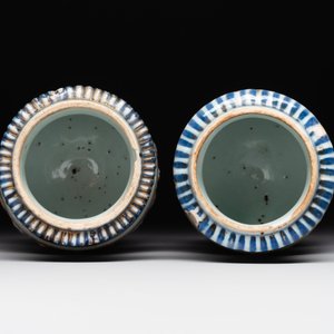 A pair of Chinese Imari-style casters or vases with gilt bronze mounts, Kangxi — foto 3