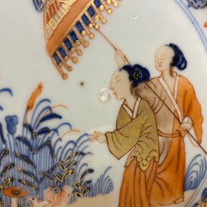 A pair of Chinese Imari-style 'Dames au Parasol' plates after Cornelis Pronk, Qianlong — photo 6
