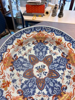 A pair of Chinese Imari-style dishes with stylised floral design, Kangxi — photo 11