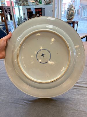 A pair of Chinese Imari-style dishes with stylised floral design, Kangxi — photo 14