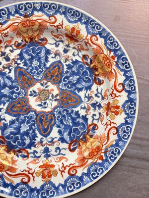 A pair of Chinese Imari-style dishes with stylised floral design, Kangxi — photo 4