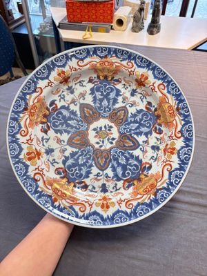 A pair of Chinese Imari-style dishes with stylised floral design, Kangxi — photo 9