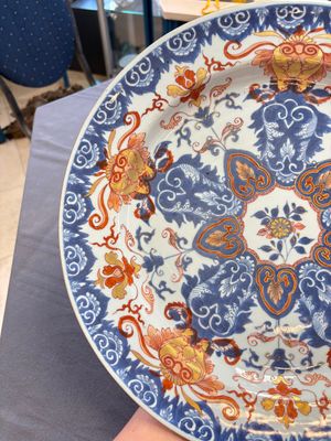 A pair of Chinese Imari-style dishes with stylised floral design, Kangxi — photo 10