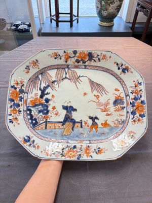 A pair of Chinese Imari-style 'lady and boy' dishes, Qianlong — photo 1