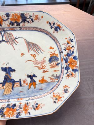 A pair of Chinese Imari-style 'lady and boy' dishes, Qianlong — photo 4