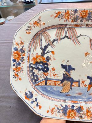 A pair of Chinese Imari-style 'lady and boy' dishes, Qianlong — photo 7