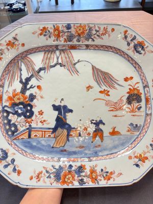 A pair of Chinese Imari-style 'lady and boy' dishes, Qianlong — photo 8