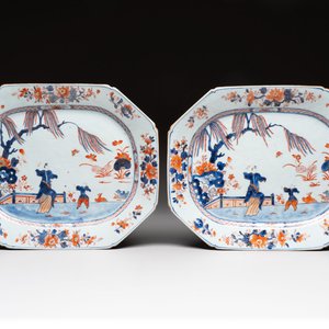 A pair of Chinese Imari-style 'lady and boy' dishes, Qianlong — photo 1
