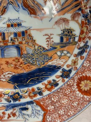A pair of Chinese Imari-style 'landscape' dishes, Kangxi — photo 2