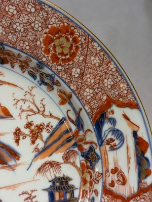 A pair of Chinese Imari-style 'landscape' dishes, Kangxi — photo 6