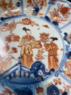 A pair of Chinese Imari-style plates, a plate and a pair of saucers, Kangxi/Yongzheng — foto 11