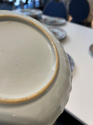 A pair of Chinese Imari-style plates, a plate and a pair of saucers, Kangxi/Yongzheng — foto 14