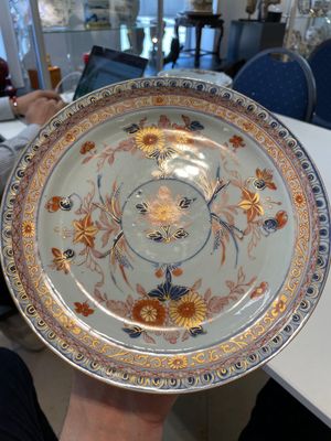A pair of Chinese Imari-style plates, a plate and a pair of saucers, Kangxi/Yongzheng — foto 21