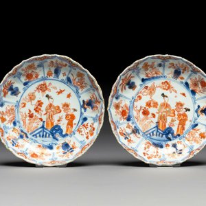 A pair of Chinese Imari-style plates, a plate and a pair of saucers, Kangxi/Yongzheng — foto 2