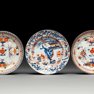 A pair of Chinese Imari-style plates, a plate and a pair of saucers, Kangxi/Yongzheng — foto 4