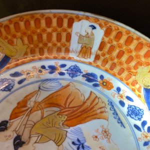 A pair of Chinese Imari-style plates after Cornelis Pronk: 'Dames au Parasol', Qianlong — 照片 10