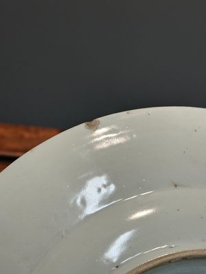 A pair of Chinese Imari-style plates with a merchant, lady and boy, Yongzheng — 照片 11