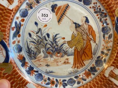 A pair of Chinese Imari-style plates with 'Parasol ladies' after Cornelis Pronk, Qianlong — 照片 3