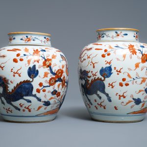 A pair of Chinese Imari-style 'qilin and phoenix' jars and covers, Kangxi — 照片 2