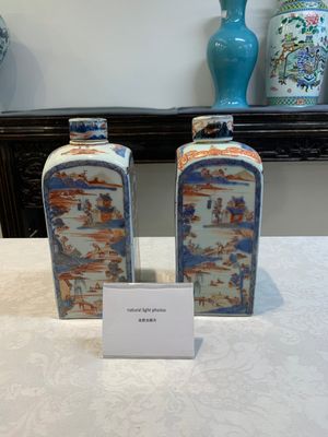 A pair of Chinese Imari-style square flasks and covers, Kangxi — foto 1