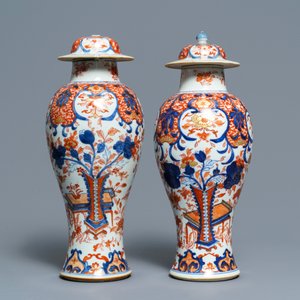 A pair of Chinese Imari-style vases and two dishes, Qianlong — 照片 2