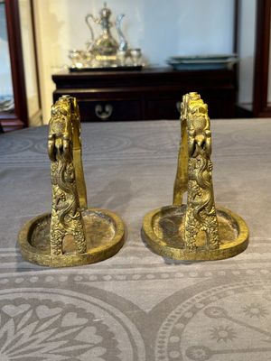 A pair of Chinese imperial gilt-bronze stirrups with dragons, De 德 mark, 18th C. — foto 2