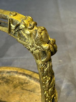 A pair of Chinese imperial gilt-bronze stirrups with dragons, De 德 mark, 18th C. — foto 21