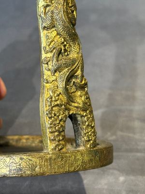 A pair of Chinese imperial gilt-bronze stirrups with dragons, De 德 mark, 18th C. — foto 22
