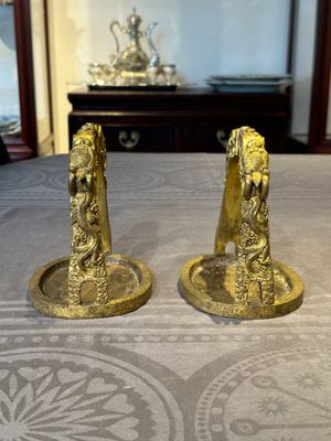 A pair of Chinese imperial gilt-bronze stirrups with dragons, De 德 mark, 18th C. — foto 4