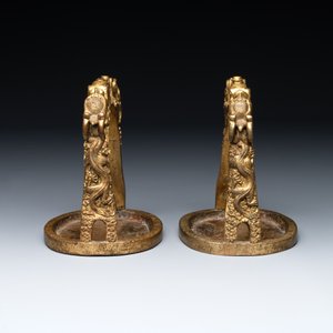 A pair of Chinese imperial gilt-bronze stirrups with dragons, De 德 mark, 18th C. — foto 5