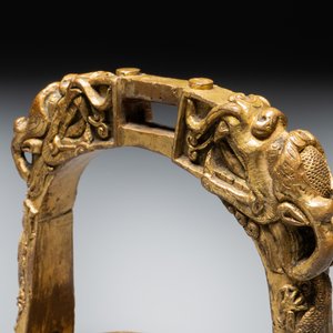 A pair of Chinese imperial gilt-bronze stirrups with dragons, De 德 mark, 18th C. — foto 10