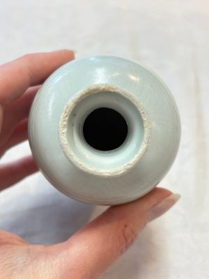 A pair of Chinese incised white-glazed 'Meiping' vases, Wanli mark and of the period, and a pair of blue and white covered jarlets, Ming — photo 19