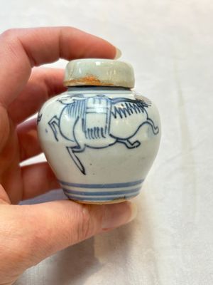 A pair of Chinese incised white-glazed 'Meiping' vases, Wanli mark and of the period, and a pair of blue and white covered jarlets, Ming — photo 23