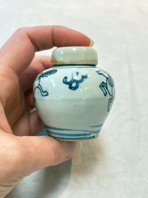 A pair of Chinese incised white-glazed 'Meiping' vases, Wanli mark and of the period, and a pair of blue and white covered jarlets, Ming — photo 24