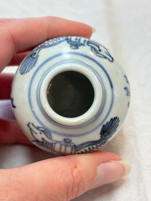 A pair of Chinese incised white-glazed 'Meiping' vases, Wanli mark and of the period, and a pair of blue and white covered jarlets, Ming — photo 27