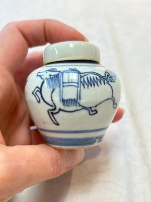 A pair of Chinese incised white-glazed 'Meiping' vases, Wanli mark and of the period, and a pair of blue and white covered jarlets, Ming — photo 9