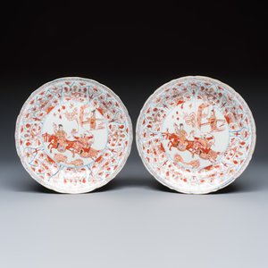A pair of Chinese iron-red and gilt-decorated 'Falconry' plates — foto 1