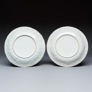 A pair of Chinese iron-red and gilt-decorated 'Falconry' plates — foto 2