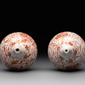 A pair of Chinese iron-red and gilt-decorated rose water sprinklers, Kangxi — photo 5