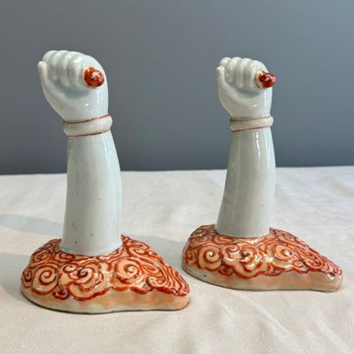 A pair of Chinese iron-red and gilt-decorated wall sconces in the shape of an arm — photo 2